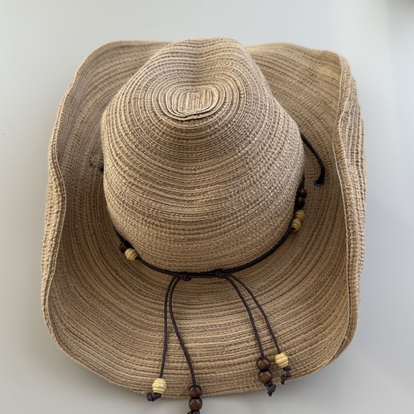 Tan Straw Hat - High-Quality Cowboy Hat – Adjustable & Shapeable - Picture 3 of 5